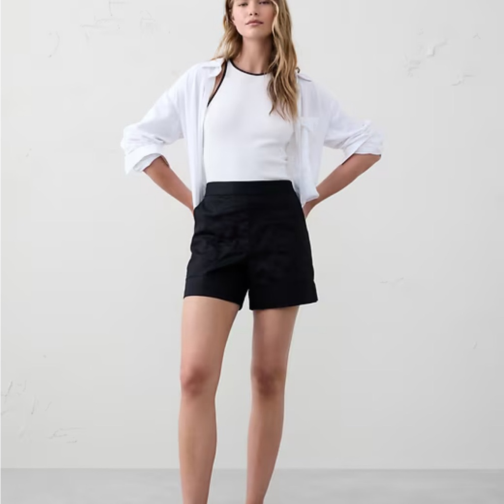 LINEN-BLEND PULL-ON SHORT size large Banana Republic Factory- black